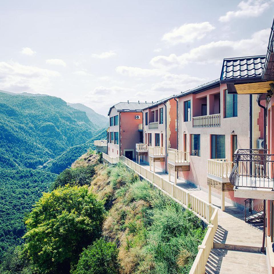 Lastiver Resort